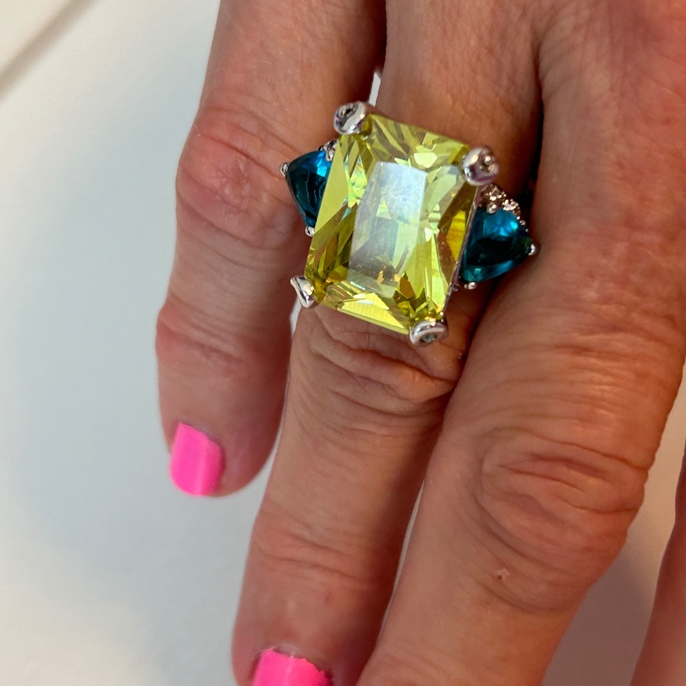 Ladies Periodot Color and Turquoise in Color Cocktail Ring